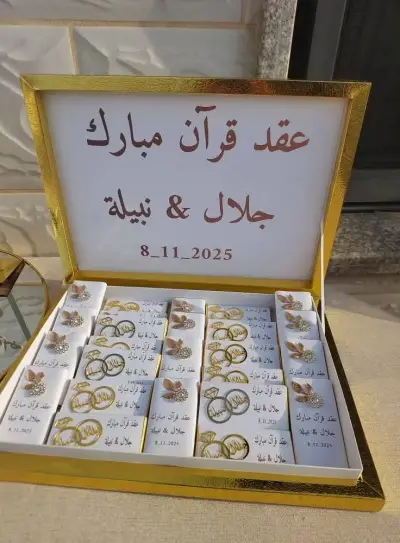 صندوق مع 25 قطعة شوكولاتة مزينة — شوكولاتة